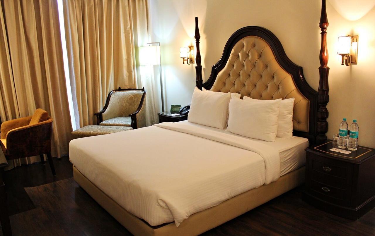 Golden Galaxy Hotels & Resorts Faridabad Ngoại thất bức ảnh